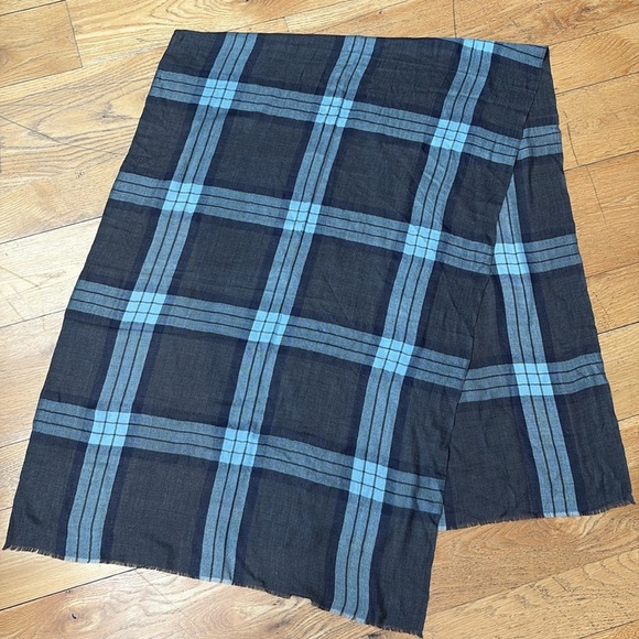UKs Somerville Scarves. 100% Cashmere - Picture 3 of 5
